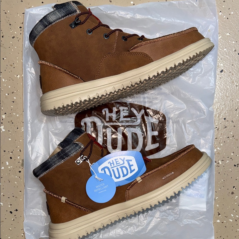 NWT Hey Dude Bradley Boots